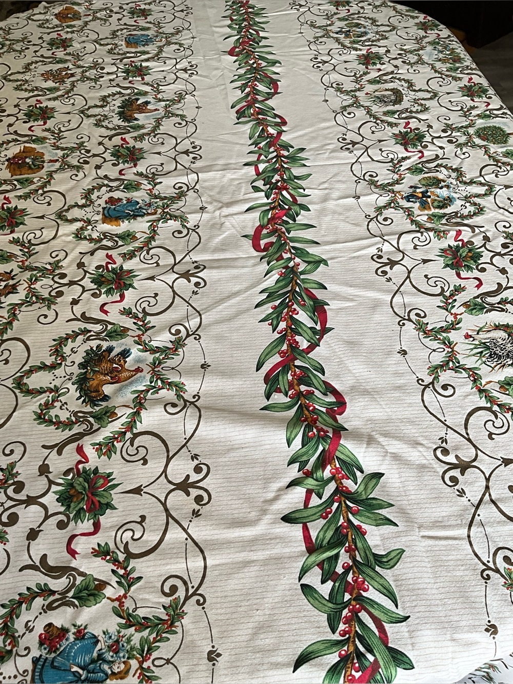 Charter Club 100% Cotton Oval Christmas Tablecloth Appox 30 x 79 White Green Red
